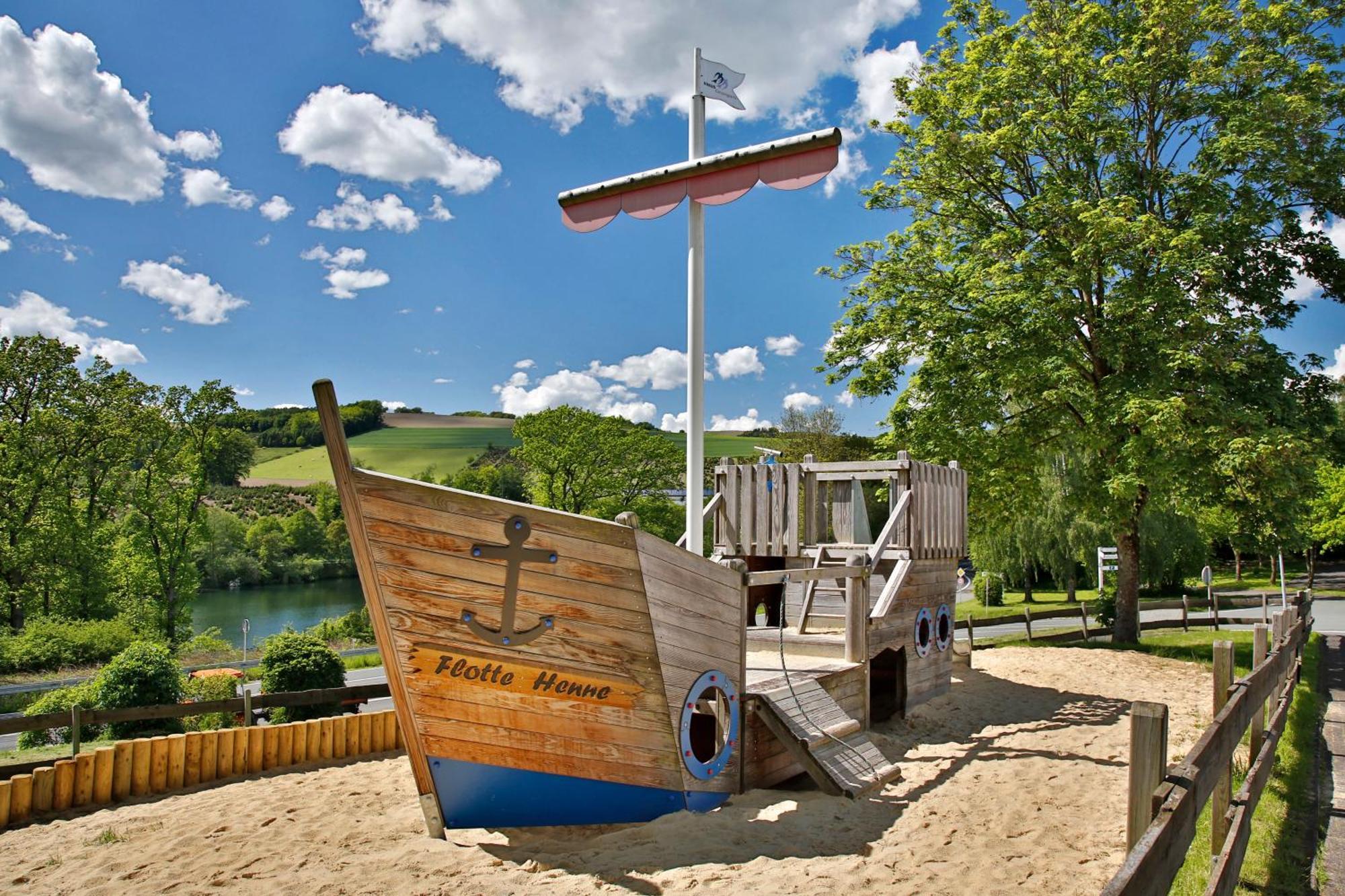 Knaus Campingpark Hennesee Meschede Bagian luar foto